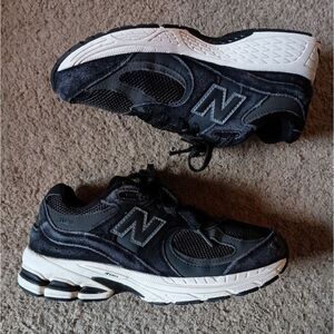 New Balance 2002R Black Phantom Boys Sneakers Size 5.5 PRE-OWNED